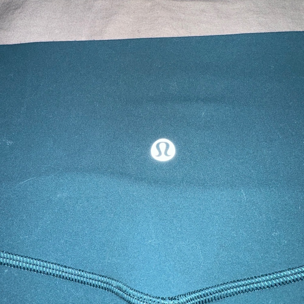 Lululemon Athletica Align High-Rise
Pant 28" in Green Jasper - Picture 5 of 6